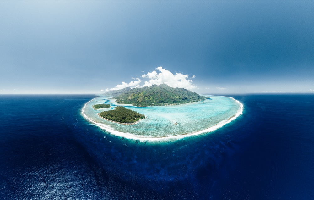 Mo'orea from the air, reef ring and lagoon